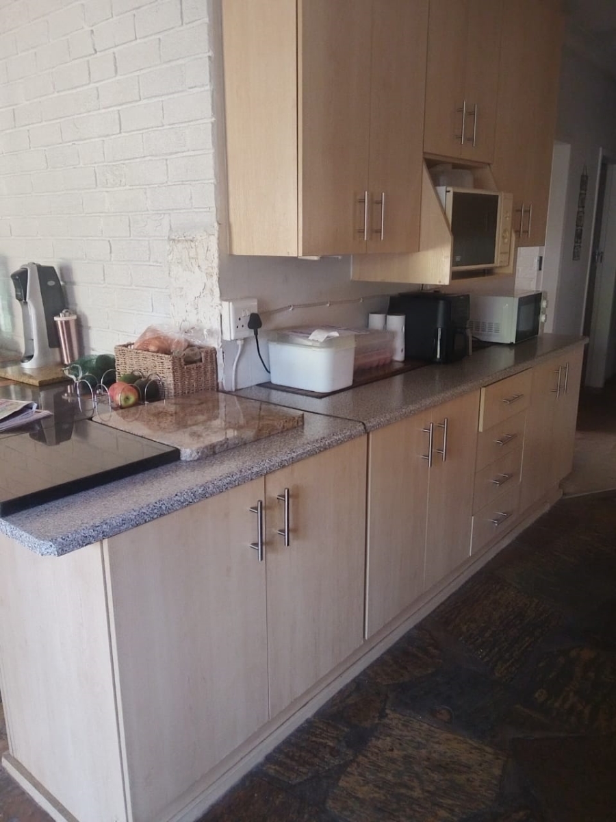 To Let 4 Bedroom Property for Rent in Schoemansville North West